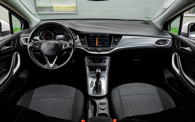 Opel Astra cena 39900 przebieg: 182000, rok produkcji 2017 z Radom małe 704